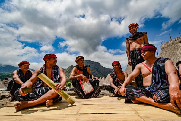 Flores overland photo tour